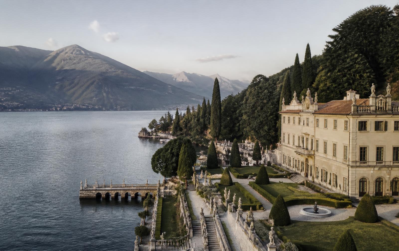 Historic lakeside wedding venue and gardens